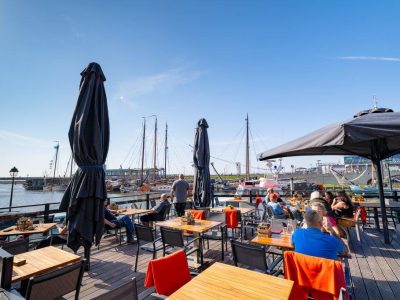hotel-zeezicht-harlingen-terras-aan-het-water-3