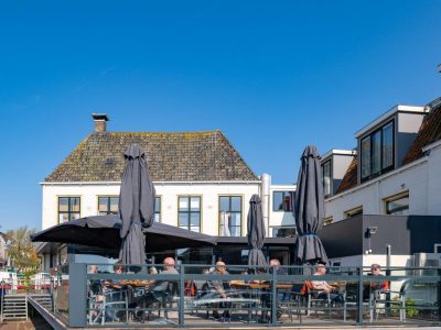 hotel-zeezicht-harlingen-terras-aan-het-water-5